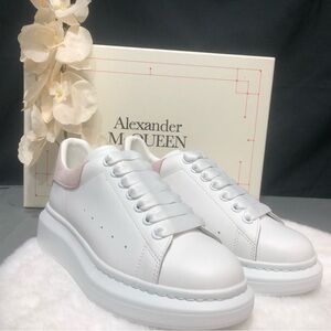 Alexander McQueen ✨Women’s White Sneakers❤️
